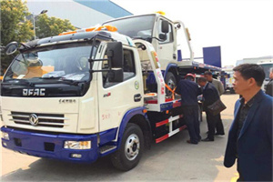 宜宾汽车道路救援拖车价格